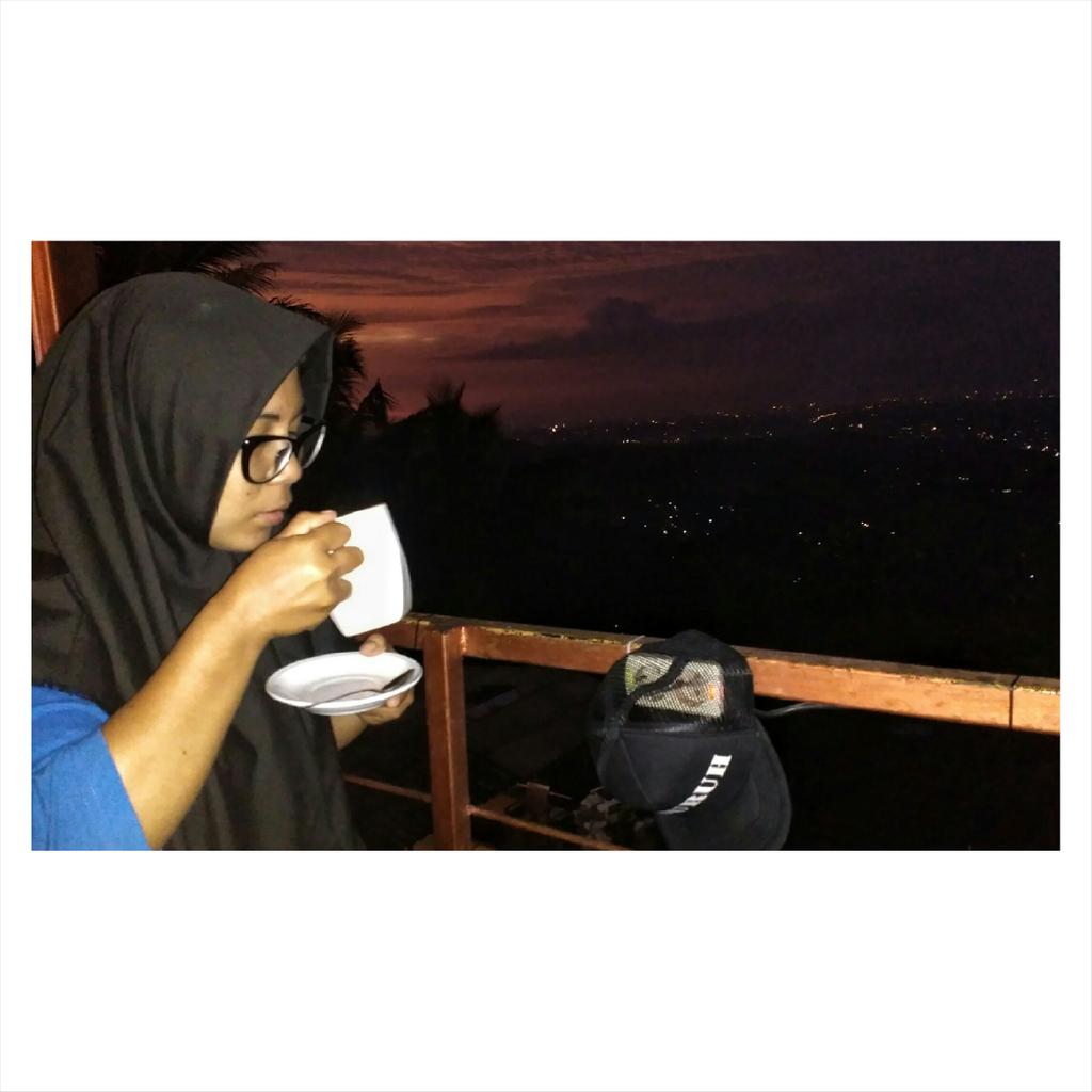 Jogja24Jam's tweet photo. Asiknya ngopi di Bukit bintang, wonosari, Gk. - @yaniwinartoo https://t.co/elW0GYxXEz