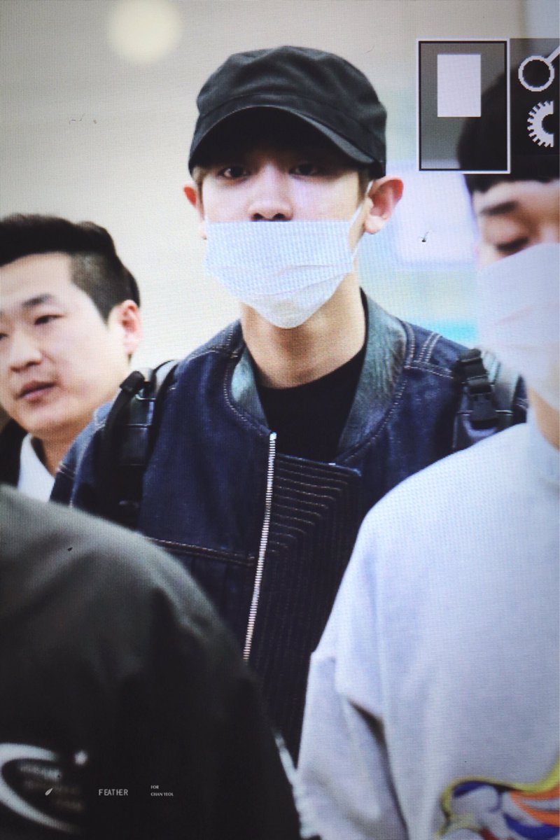 feather_61's tweet photo. 160307 ICN #찬열 https://t.co/yfY5YV7hMB