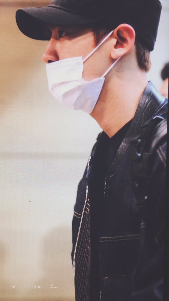 feather_61's tweet photo. 160307 ICN #찬열 https://t.co/yfY5YV7hMB