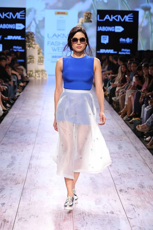 NevantaMedia's tweet photo. #TrendsforSummer by designers @HemantNandita @nishkalulla @AnandBhushan @tanvikedia and #TanviKedia
#Summerwardrobe https://t.co/hSpIodxIhH