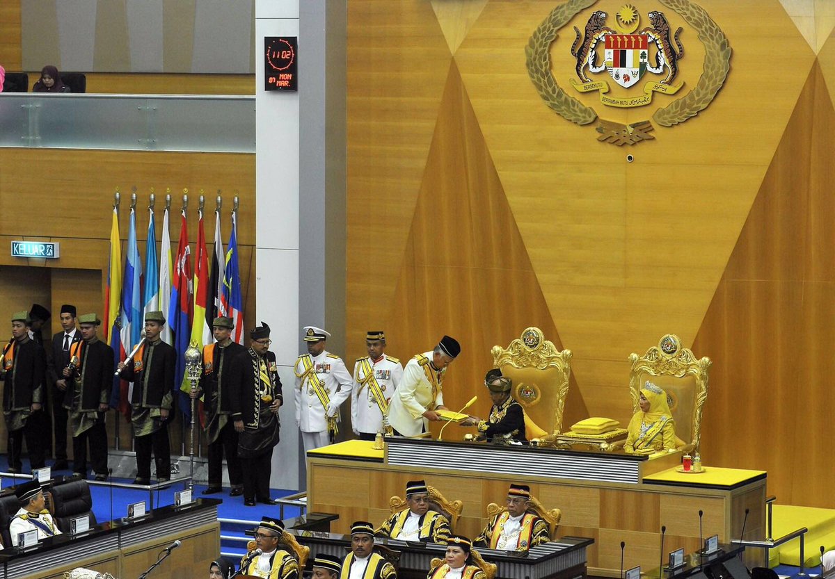 NajibRazak's tweet photo. Di istiadat perasmian pembukaan Penggal keempat Parlimen ke-13 pagi tadi. Menjunjung Kasih Tuanku. https://t.co/NX4uvt6Vx9