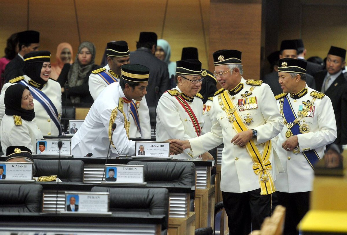 NajibRazak's tweet photo. Di istiadat perasmian pembukaan Penggal keempat Parlimen ke-13 pagi tadi. Menjunjung Kasih Tuanku. https://t.co/NX4uvt6Vx9