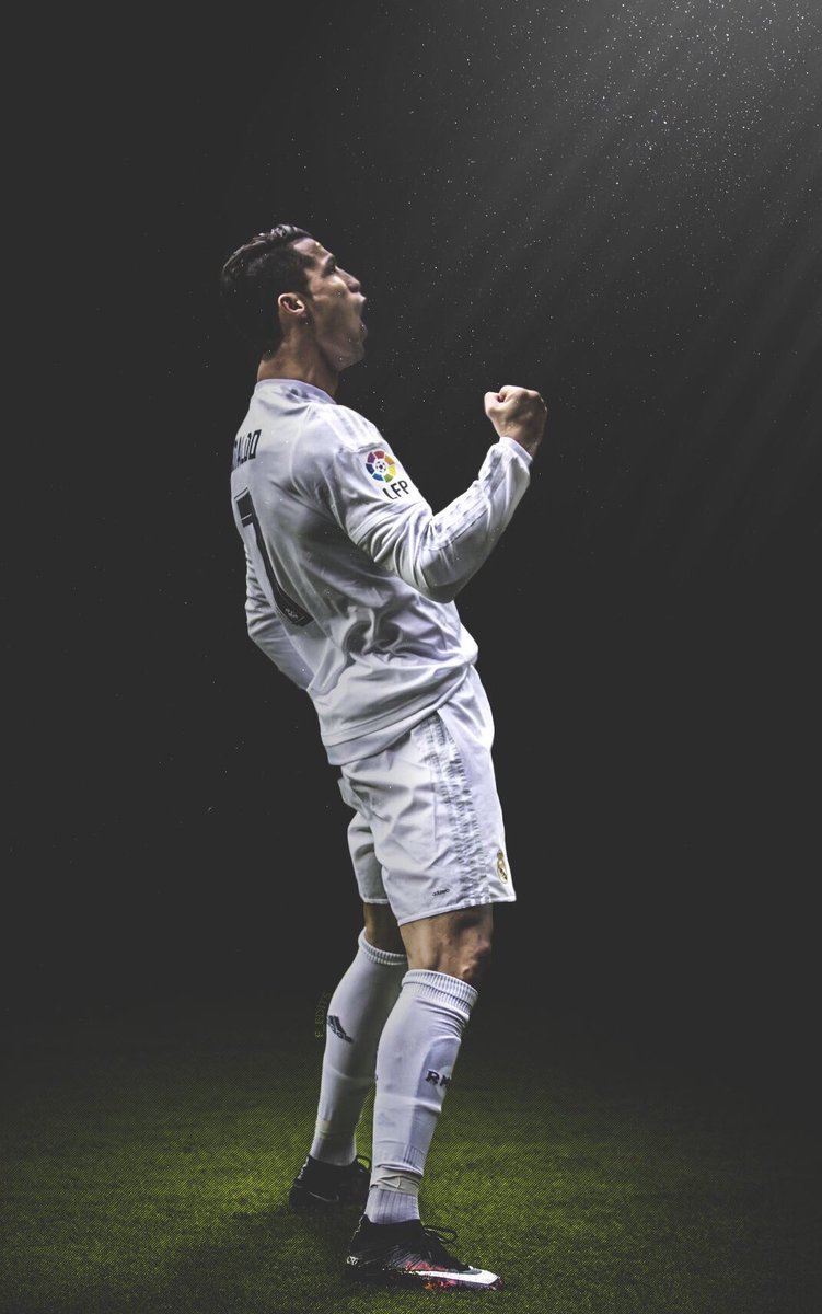 Footballogue's tweet photo. [#Décla💬] CR7 : "Un but de rêve ? Peut-être dribbler les onze joueurs et marquer ! C’est un but de PlayStation." https://t.co/HJH9QO75hE