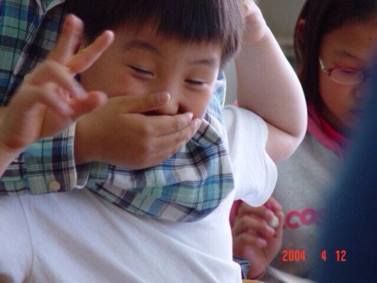 MuiZadrot's tweet image. В детстве Шуге затыкали рот, чтобы он не матерился