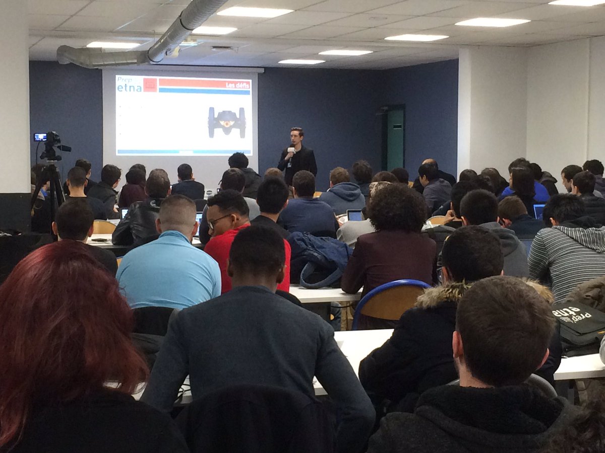 RaphaelleBurrow's tweet photo. Lancement du Makers Camp pour les #prepetna avec @RobotLab_News @etna_io https://t.co/SBOXkP6zw5