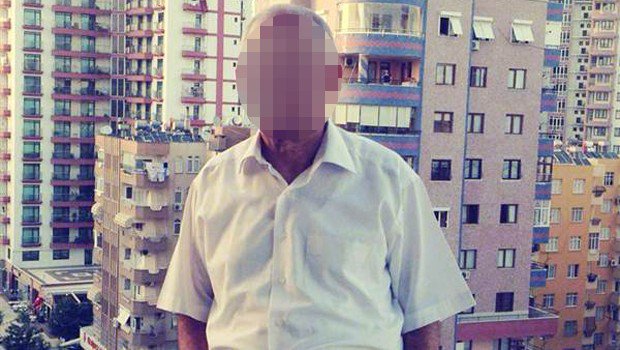 Hurriyet's tweet photo. Matematik öğretmeni, 10 öğrenciyi taciz ettiği iddiasıyla tutuklandı https://t.co/MuH9B2qtLy https://t.co/sDFhdBmLog