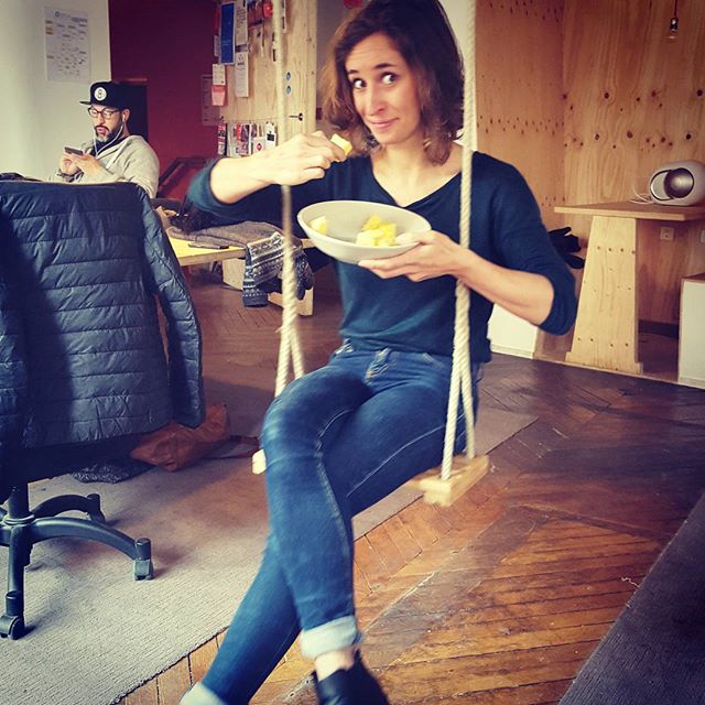 Demooz_Fr's tweet photo. Cette semaine on a un nouveau jouet chez Demooz ! #balancoire #chill #glider #bioda https://t.co/RCsE1MpKfM