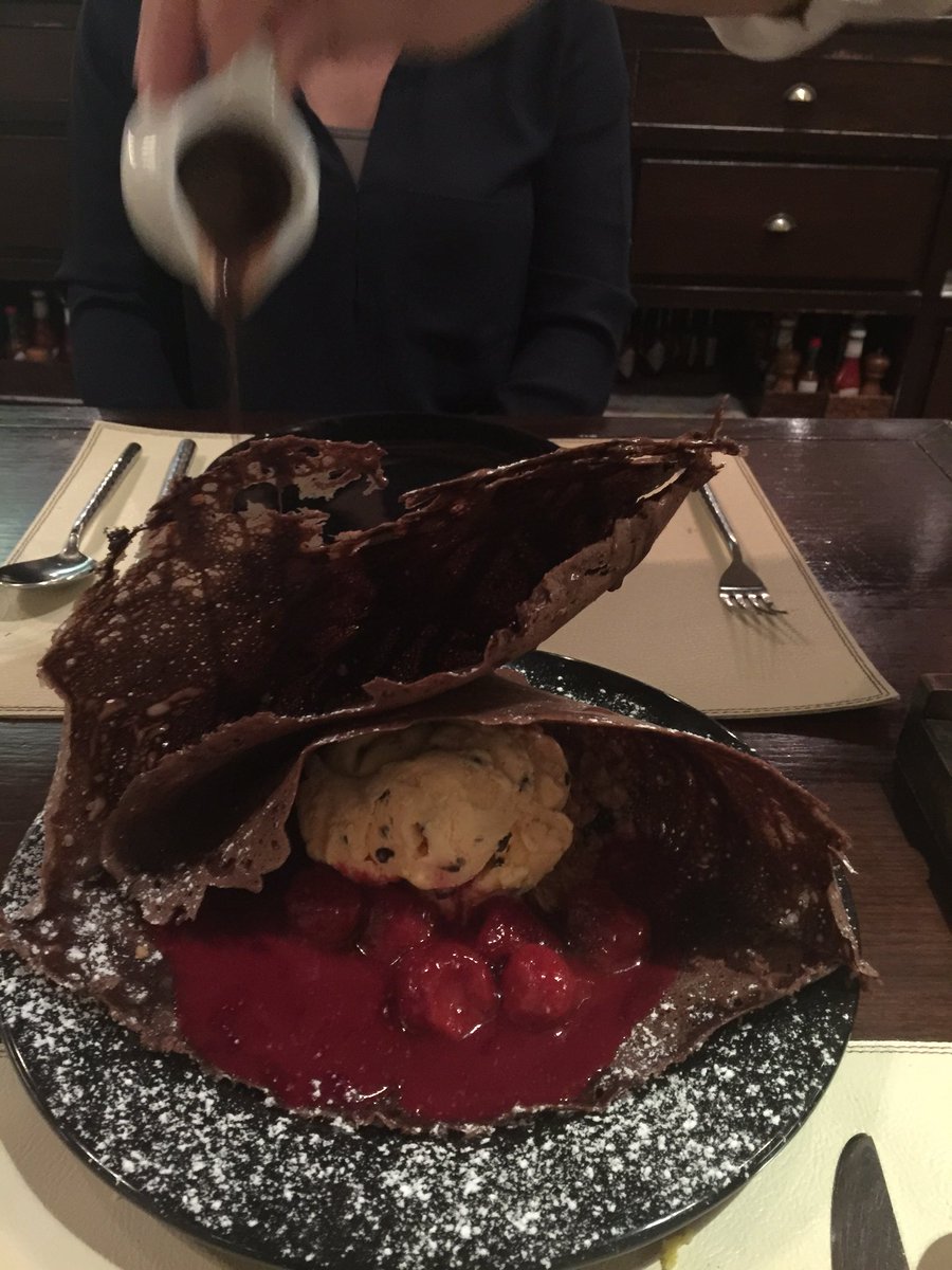 How are @KN2301 and I going to tackle this?! It's only Monday! <a href="/Crepesnco/">Crepes & Co.</a> #dessert #crepe #chocolate #bkkfatty