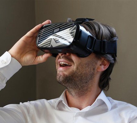 rodemreklam's tweet photo. Skaffa din plats i Virtual Reality-världen med Rodemreklam! Till ett helt överkomligt pris dessutom! https://t.co/7voiSVw6VH