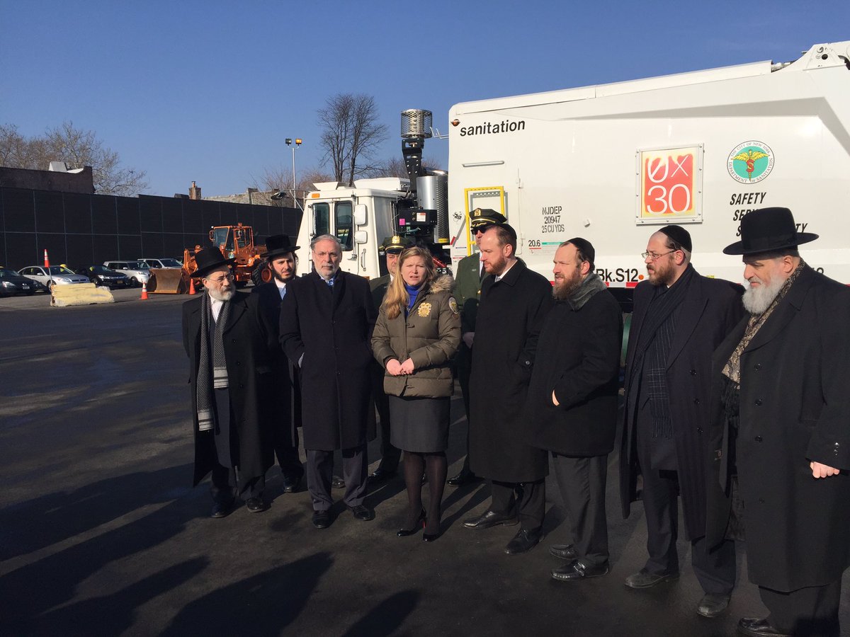 HikindDov's tweet image. We hit the lottery in #BoroPark w/ new garbage collection schedule. Great win, @NYCSanitation and @BilldeBlasio!