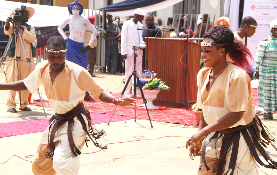 NDICNigeria's tweet photo. Dancers performing during the NDIC Special Day at the 2016 Kaduna International Trade Fair recently. https://t.co/UugS1xDgxC