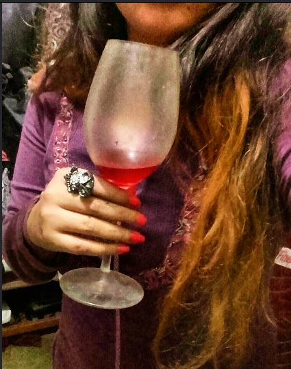 travelwithfeet's tweet photo. @SamsungMobileIN ring complements wine glass!#FlauntwithGlassandMetal #SamsungA7 #samsungA2016@ajaym7@saffrontrail https://t.co/7n5ysjIAla