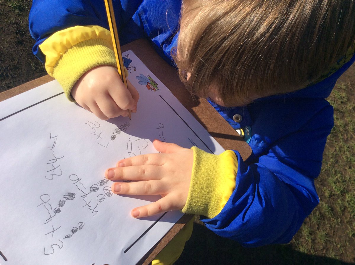 LauraKettell's tweet image. Maths challenges #differentmethods#dotsandfingers#teamwork#outdoorlearning#learningisfun @hartsholmeacad @FS2harts