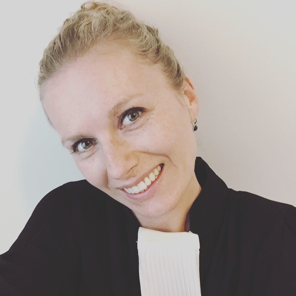 ChristianaSloot's tweet photo. Selfie at work #courthouse #gerechtshofarnhemleeuwarden en vanavond gratis spreekuur  @gemeentescherpenzeel https://t.co/MxkadPs7ce