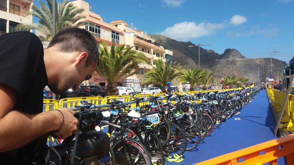 MediaWink's tweet photo. Fin de semana grabando eventos con @physiorelax en la @OLTriSantaCruz a tope! 💪🎥 @JVCprofessional #jvc650 #jvc650 https://t.co/iJf1ztCfFg