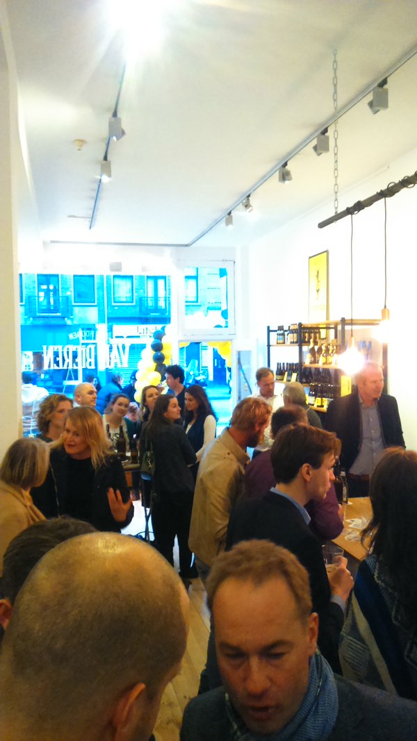 _Cashr's tweet photo. Vorige week opende aan de Van Woustraat in A'dam de eerste #VanBieren. Van harte welkom en #proost op jullie succes! https://t.co/cvwPmDnH7j
