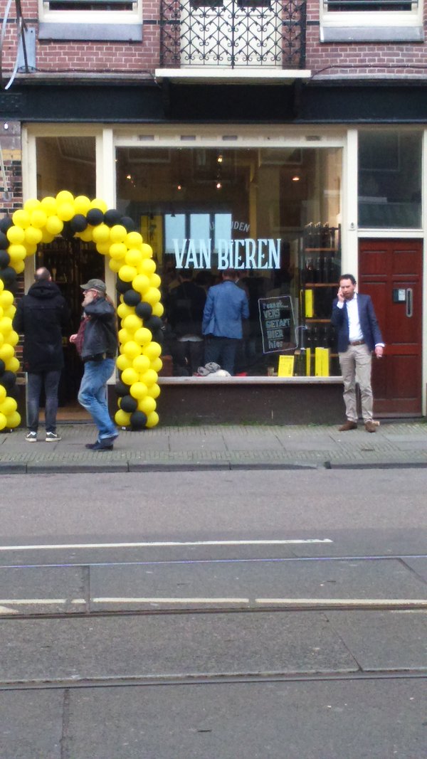_Cashr's tweet photo. Vorige week opende aan de Van Woustraat in A'dam de eerste #VanBieren. Van harte welkom en #proost op jullie succes! https://t.co/cvwPmDnH7j