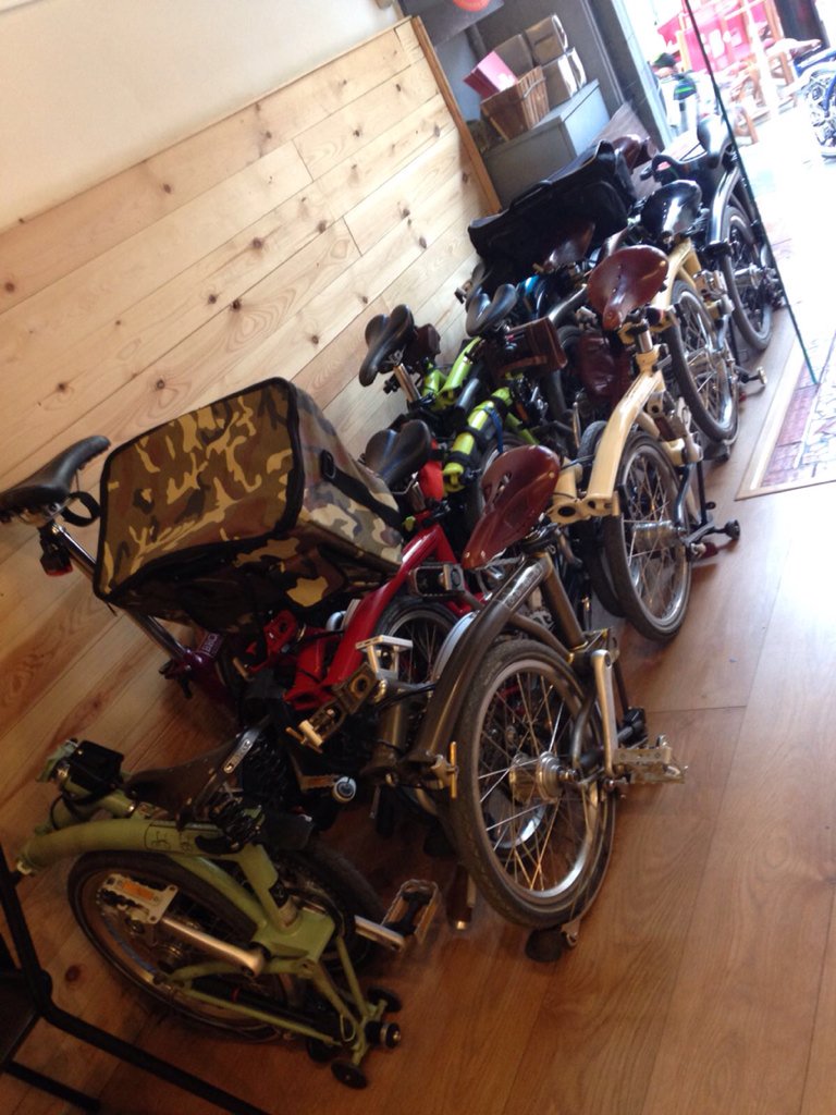 Botifarring's tweet photo. #visita #diumenge #bicis #friendly #butifarring #bike 😊😊😊🚲🚲🚲 https://t.co/EK77xj1SAQ