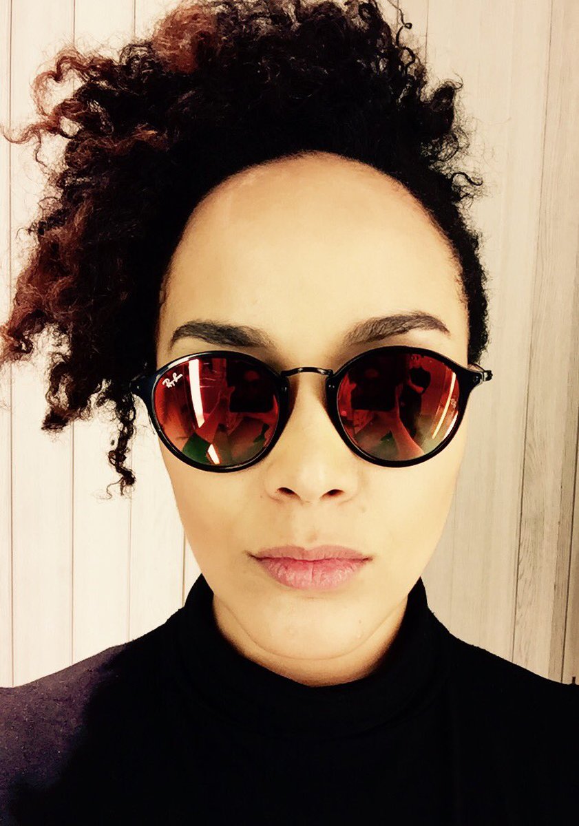 Good morning! Let's be the burning beacon in this cold weather!!! #mondaymorning <a href="/LUXclusives/">LUXury</a>