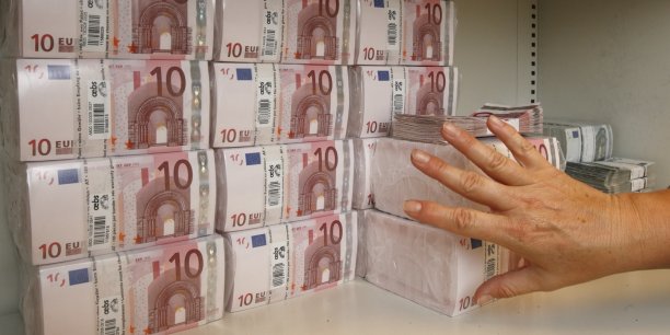 Les banques françaises s'intéressent au modèle "asset light" bit.ly/1TDEzTp par @ChLejoux  RT <a href="/LaTribune/">La Tribune</a>