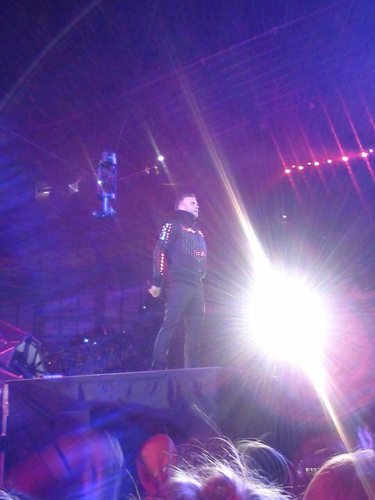 xxLauraPhillips's tweet photo. @GaryBarlow they though they were close to u here #makeitevercloser 3⃣0⃣ 1st &amp; 3rd June https://t.co/bWi1yGCxSD
