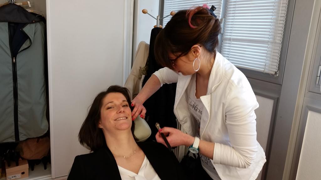 Laure_Lehaut's tweet photo. Retouchés make up avant le passage en direct sur France 3 de la présidente du Club Normandie Pionnières #BDEF2 https://t.co/RpazTsiX2S