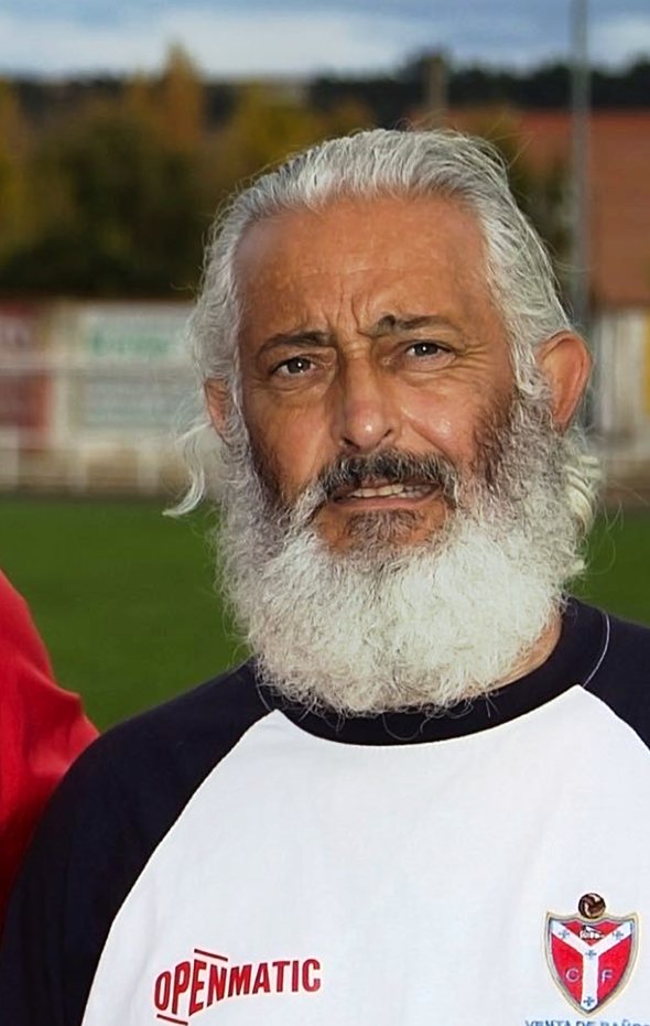 FCyLF's tweet photo. La @fcylf se une al dolor por la pérdida de un hombre de fútbol @Cfventadebanos el utilero del Club Luis "Visi"  DEP https://t.co/mbFTEEReZQ