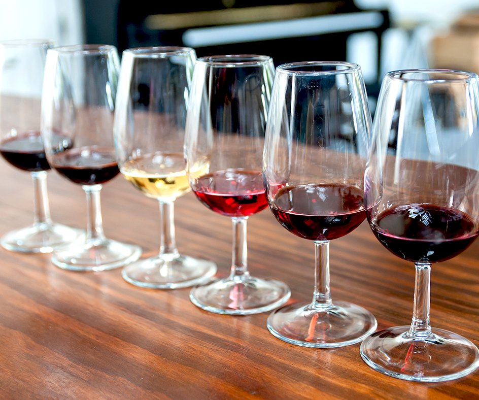 Сорт столового вина. Винная дегустация. Столовые вина. Столовых вина и креплённые. Назвать сколько стоит набор Wine tradition.