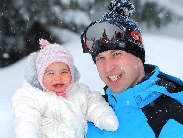 Duchess_Files's tweet photo. Kensington Palace releases 2 more pics of Cambridges on their first ski holiday in the French Alps over the weekend. https://t.co/XIExNaQYTo