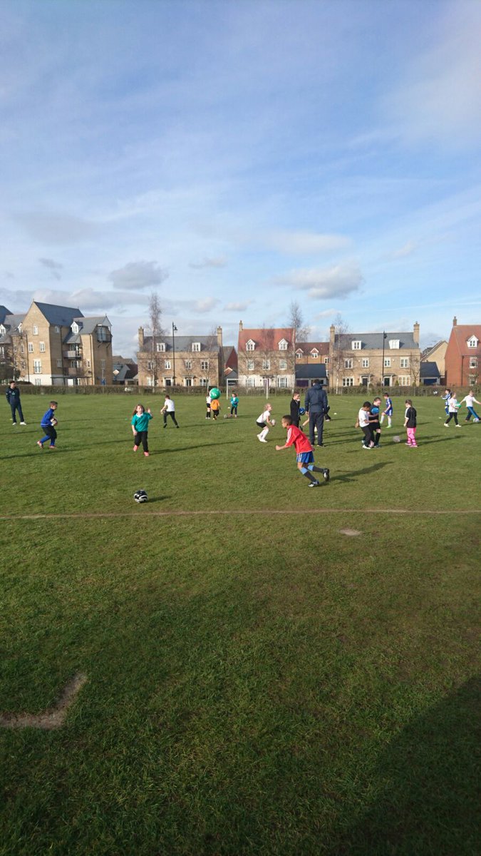 IMFootball_UK's tweet photo. great day coaching at Ravenswood Primary School.. well done coaches https://t.co/dalTAkd4I2