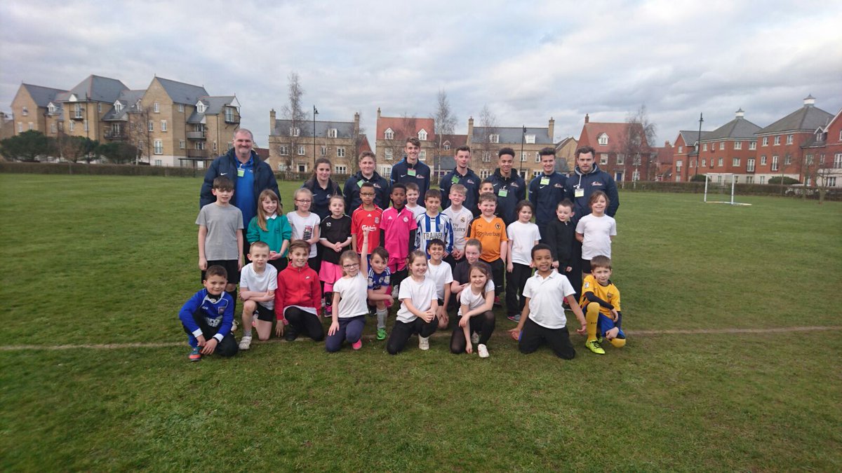 IMFootball_UK's tweet photo. great day coaching at Ravenswood Primary School.. well done coaches https://t.co/dalTAkd4I2