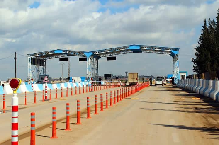 Dr_Partizan's tweet photo. Qamişlo: A new entrance is built at the gates of the city both in the west and the east, by Asayîş forces. https://t.co/7QShkePw0I