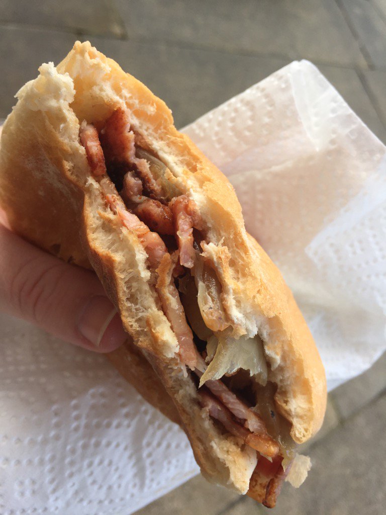 TMP_90's tweet photo. What do when you half an hour early for work?? Have a bacon sandwich. 😁 #secondbreakfast https://t.co/wWnFRqlwt2