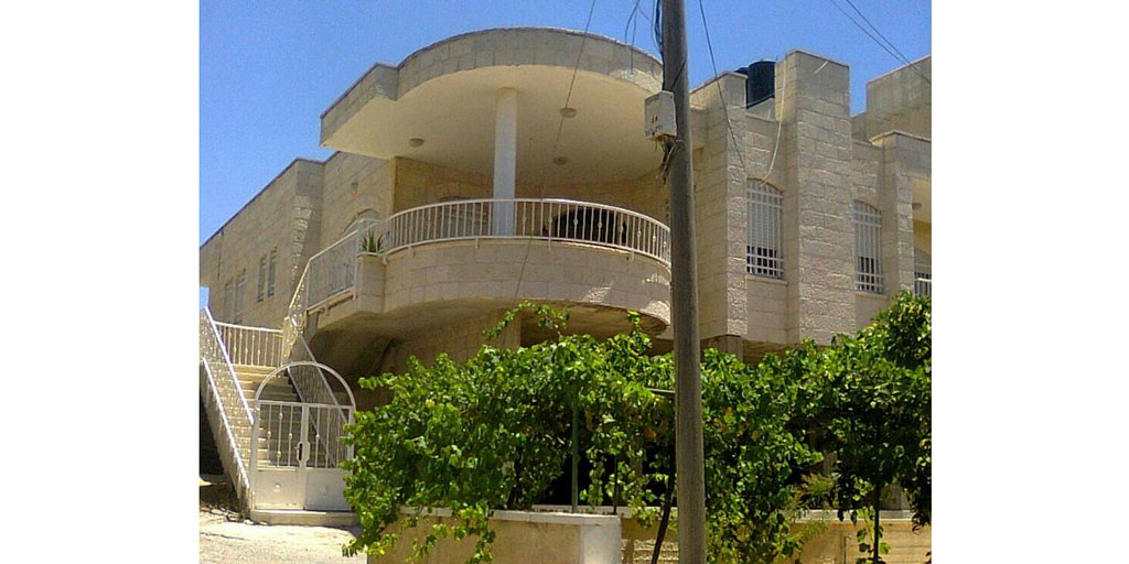 EnglishPAL's tweet image. Studio apartment for rent near Dar Al Kalime College, call 0599179666 bit.ly/1Qs7Uw5 #Paltweets #Westbank