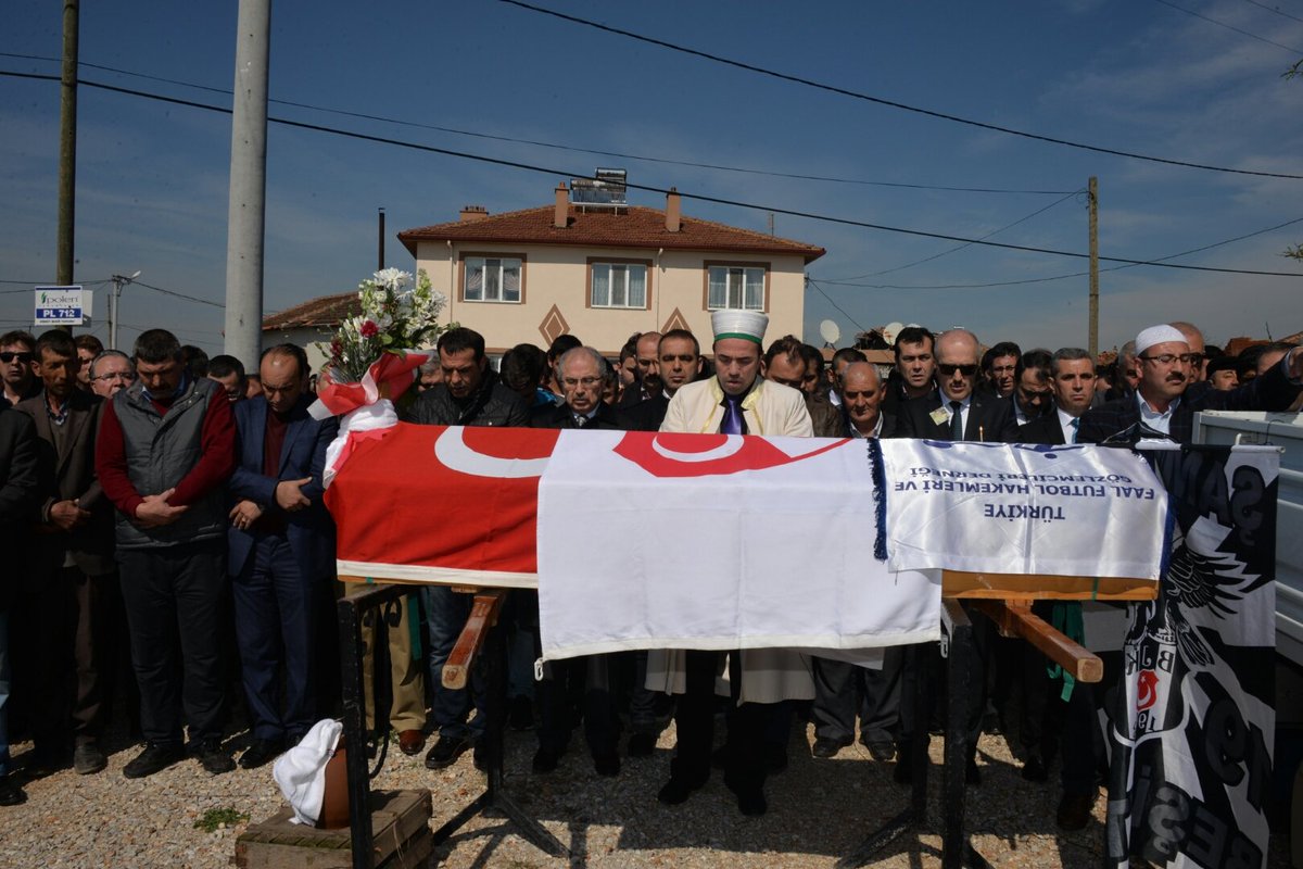 Valimiz <a href="/MustafaYMN/">Mustafa Yaman</a> Muharrem Hasbi And Lisesi son sınıf öğrencisi ve  Futbol Hakemi Halil Berke AYGÜN'ün Cenazesinde