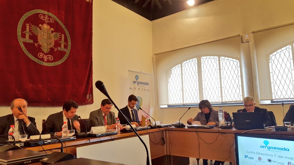 roberto_alv_oll's tweet photo. Junta Directiva histórica en el Hospital Real de la Universidad de Granada @onGranadaTC  @Eticom_es @CanalUGR https://t.co/JR9F9hYazW
