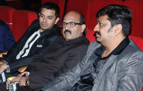 tehseenp's tweet photo. It was the #EndOfOrdinary shows & I as the chief guest with Amar Singh ji enjoyed Johny Lever's performance . https://t.co/D0HgVg7GpS