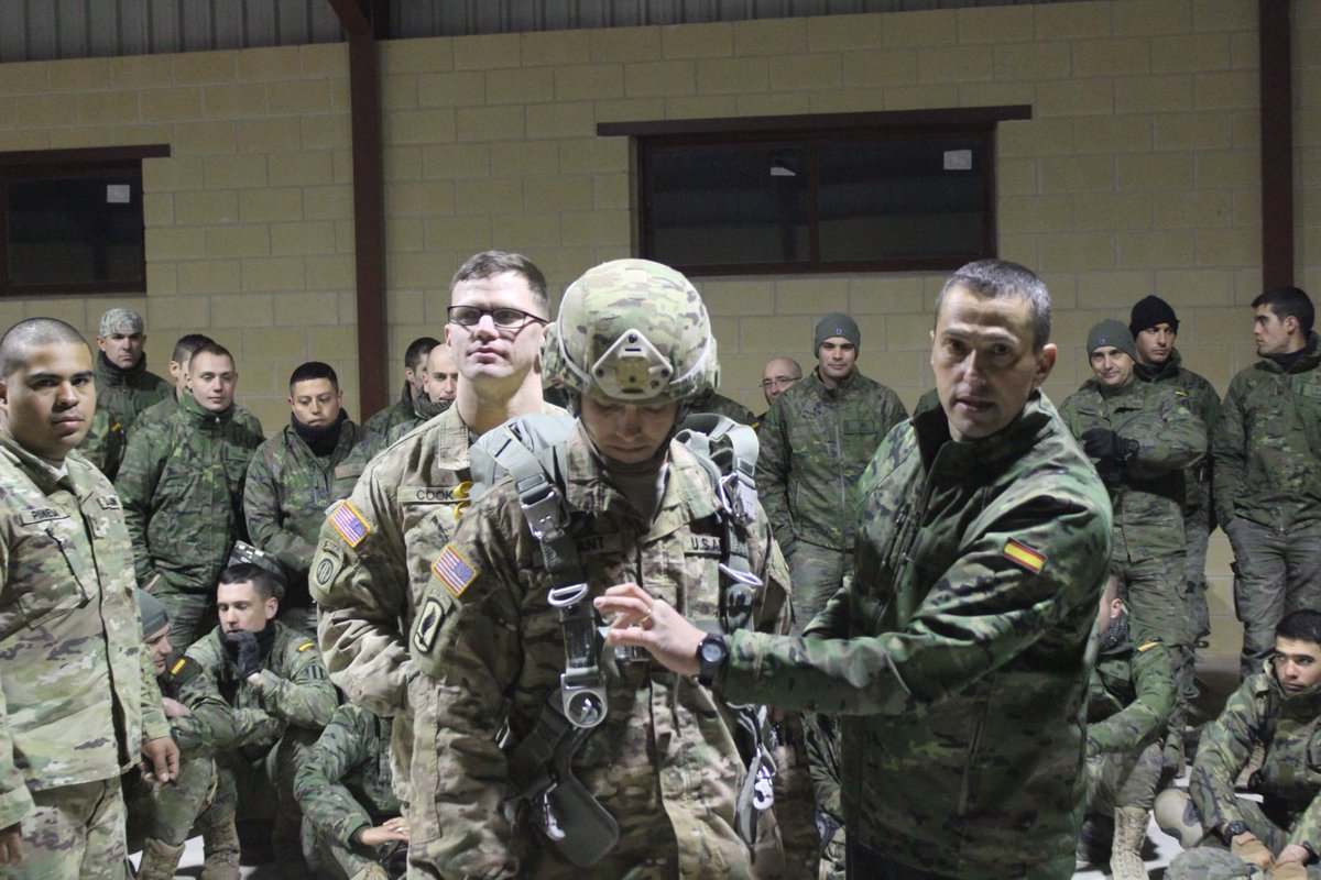 Fotos Ejercio #Skysoldiers . #BRIPAC y <a href="/173rdAbnBde/">173rdAirborneBrigade</a> de <a href="/USArmy/">U.S. Army</a> 'Chinchilla' (España). flic.kr/s/aHskspnWAd