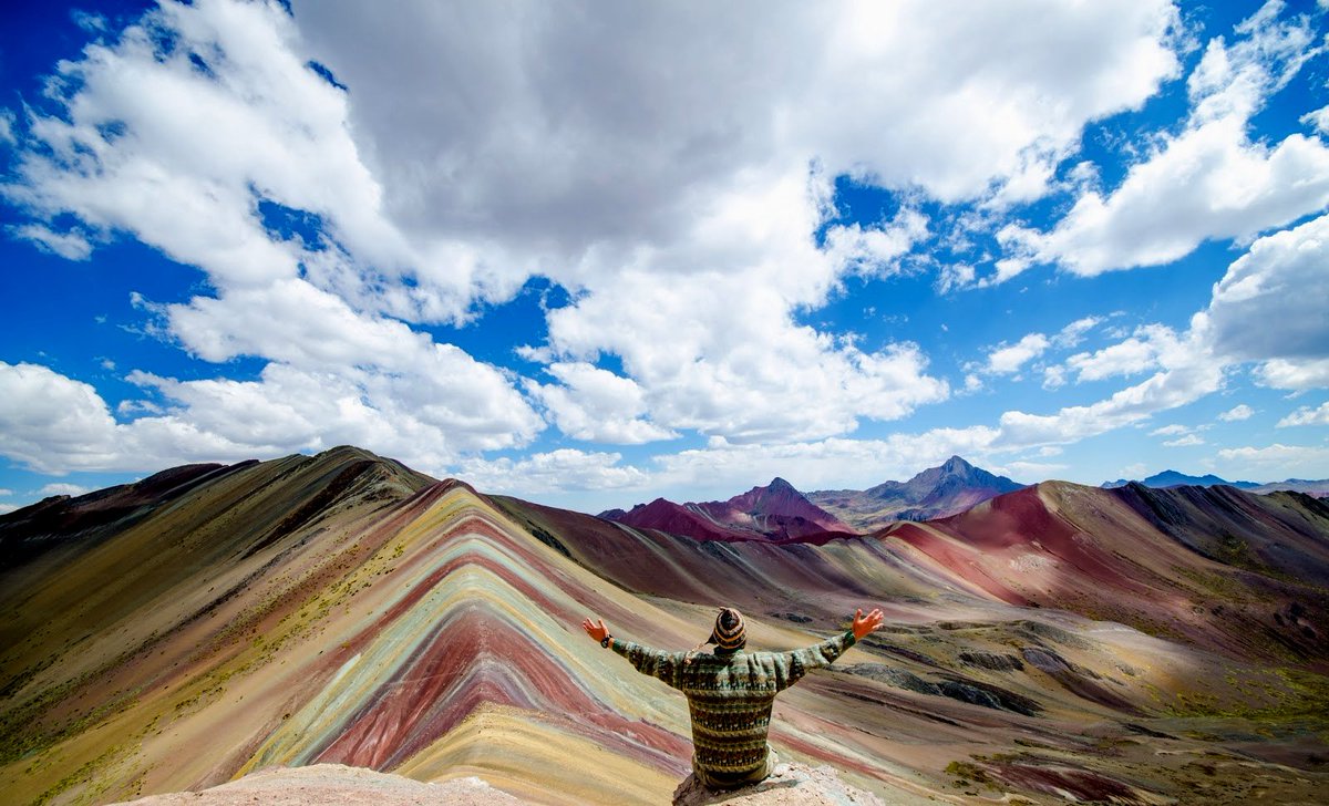 ペルーのヴィニクンカにあるレインボー マウンテン 色鮮やかな虹色の地層が織り成す神秘の絶景 これを見るには何時間も登山しなければならないそう