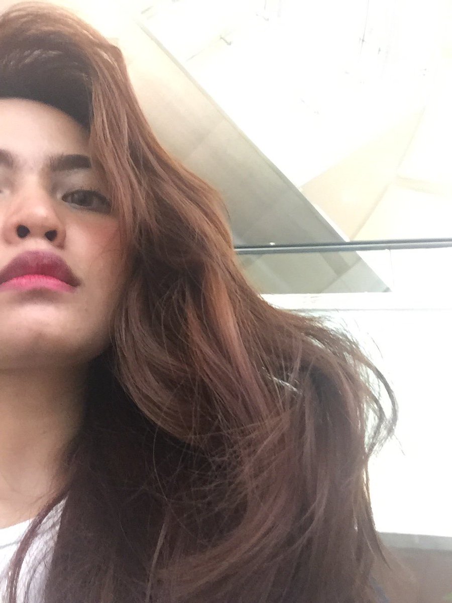 Lobang idung nggak simetris.