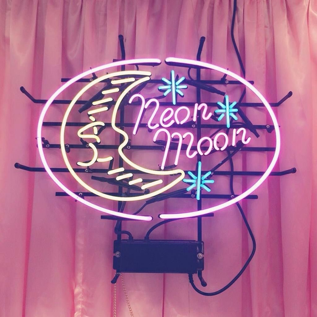 moonlight_uu's tweet photo. @1000moodsgirl 
neon moonめっちゃ行きたい💗

てかこれ見た瞬間Aria思い出した💗 https://t.co/q14ssUSwyM