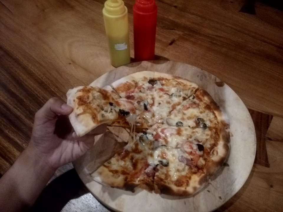 EatMeet_Resto's tweet photo. selamat soreee... menu spesial kami.. Eat &amp; Meet Pizza
wanna to order ? 
@seputarkarimun @KarimunInfo https://t.co/BP9z9cumhe