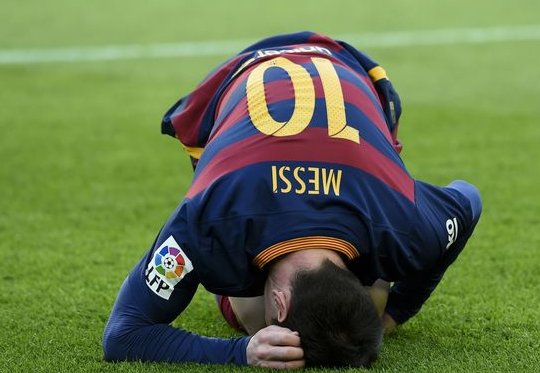 MirrorFootball's tweet photo. Lionel Messi is "protected by the press and La Liga" claims Atletico defender https://t.co/4SgnvHyUeO https://t.co/MbRNmFbfVP