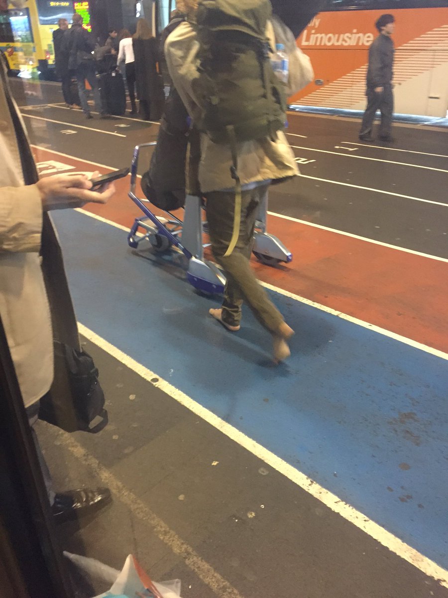 Dear Australian friends, why do you always do this ? Haha #aussiesintokyo