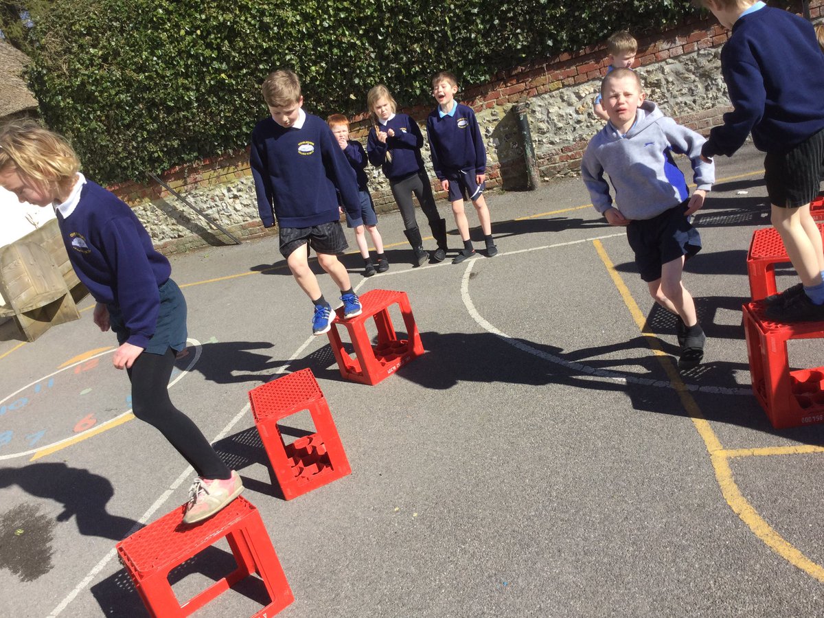 cheselbournevs's tweet photo. Outdoor Adventurous Activities-this morning team building challenges with Mr Dailey @DASP_PE https://t.co/S3EAgPbZeB