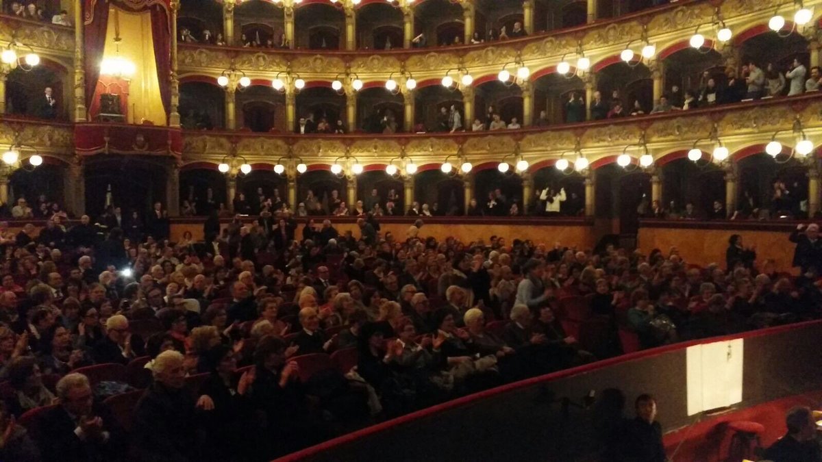 LOperamgmt's tweet photo. #IlTROVATORE #audienceplatform #teatromassimobellini #applausi x #Isabeldepaoli #azucena @OperaAvignon @Radio3tweet https://t.co/SFGguBwtvU