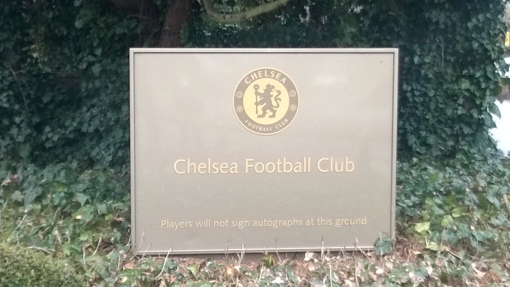 juhay_r's tweet photo. #Ilves02 Chelsea U14 turnauksessa Lontoossa tiukat turvajärjestelyt. Ei nimmareita eikä pelkoa valokuvaajista! https://t.co/nOSgdtkLoJ