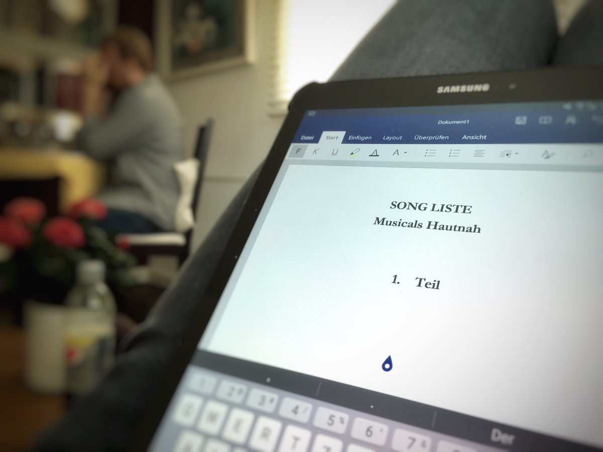 DasTotePferdVonPlön tweet media