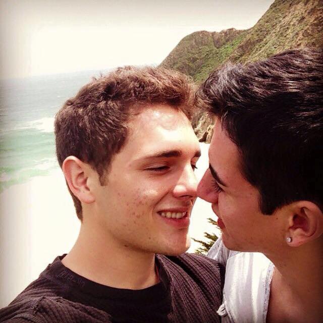 IHateHomophobia's tweet photo. No discrimination! Love is love :It's okay to be Gay:Homosexuality a biological reality.Homosexuality is respectable https://t.co/lyhMDd3idi