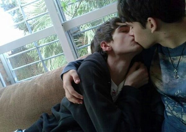 IHateHomophobia's tweet photo. No discrimination! Love is love :It's okay to be Gay:Homosexuality a biological reality.Homosexuality is respectable https://t.co/lyhMDd3idi